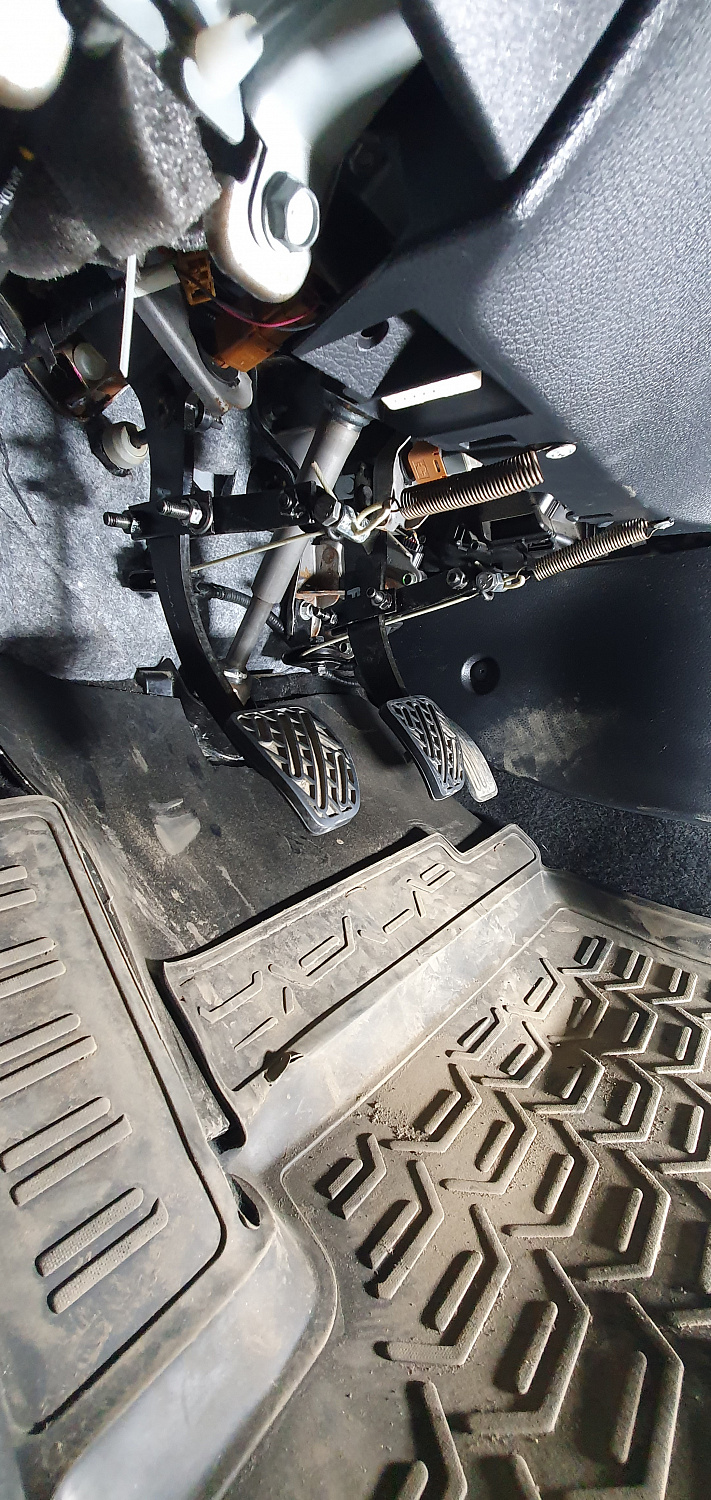 Установка тросовых педалей на Nissan Sentra (механика, 2шт.)