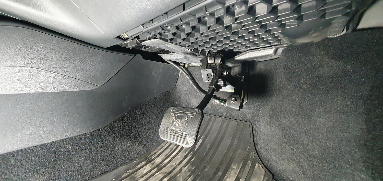 Установка тросовых педалей на Volkswagen Polo 2020 г. (автомат, 1шт.)