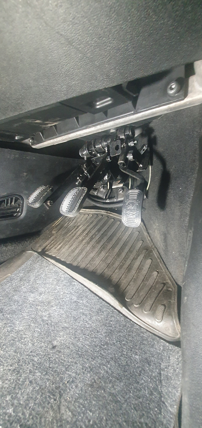 Установка тросовых педалей на Fiat Bravo (механика, 3 шт.)